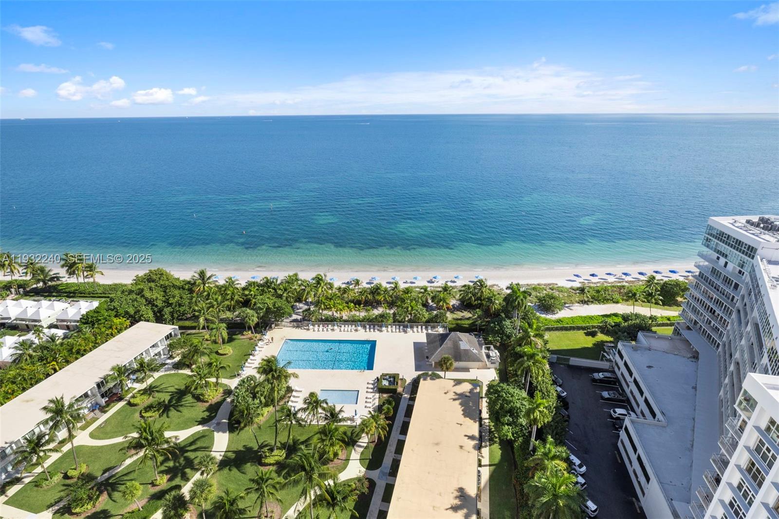 Panoramic views ..Direct access to pristine sandy beaches
