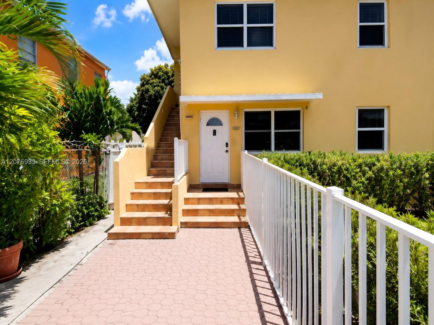 985 SW 10th St # 1, Miami FL 33130