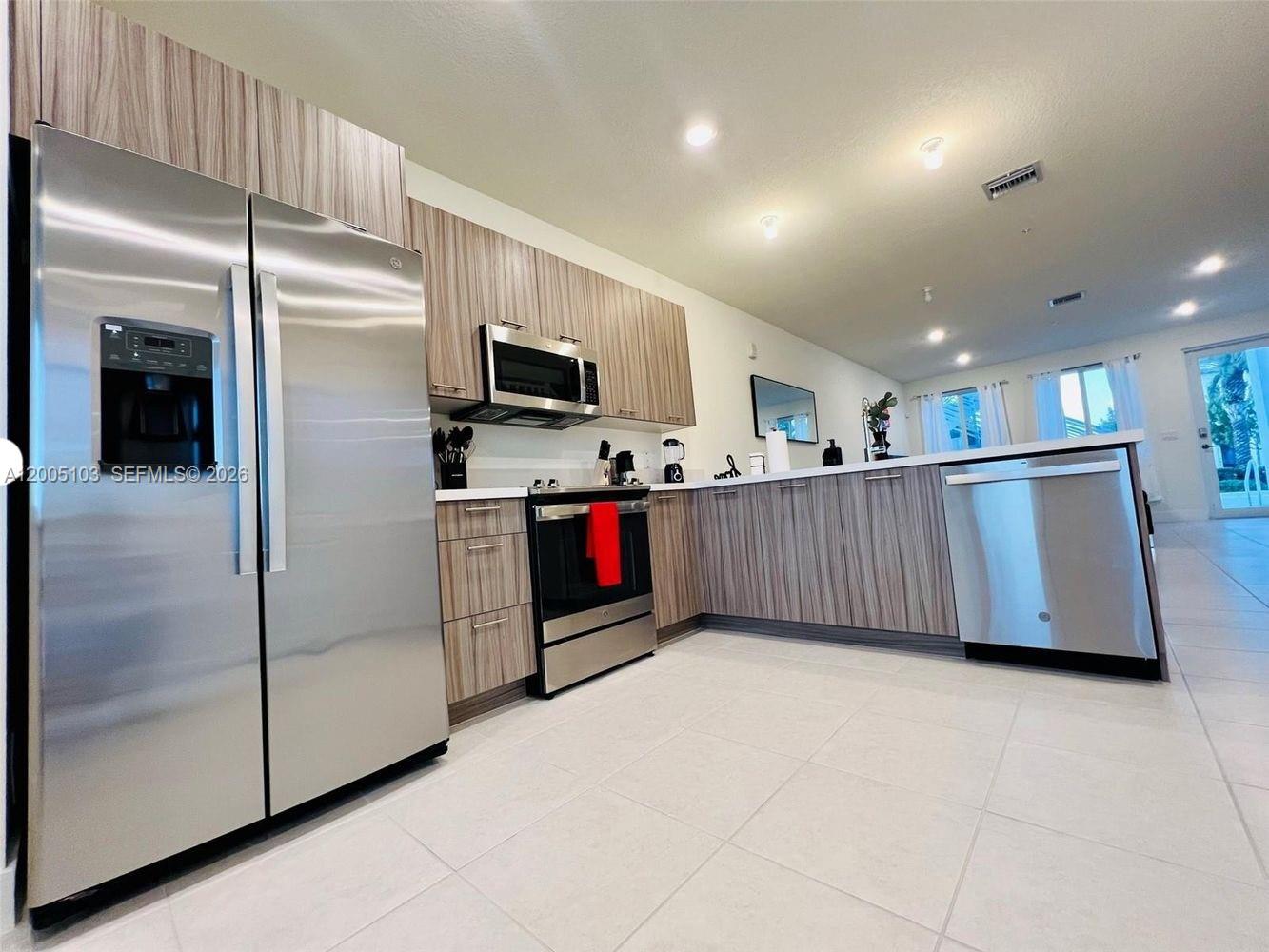 10300 NW 66TH AV # 101, Doral FL 33178