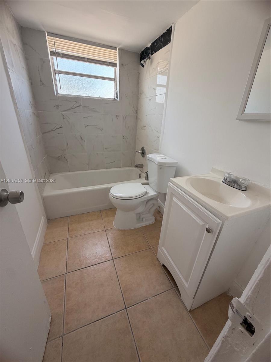 8450 NE Miami Ct # 5 — Photo 2