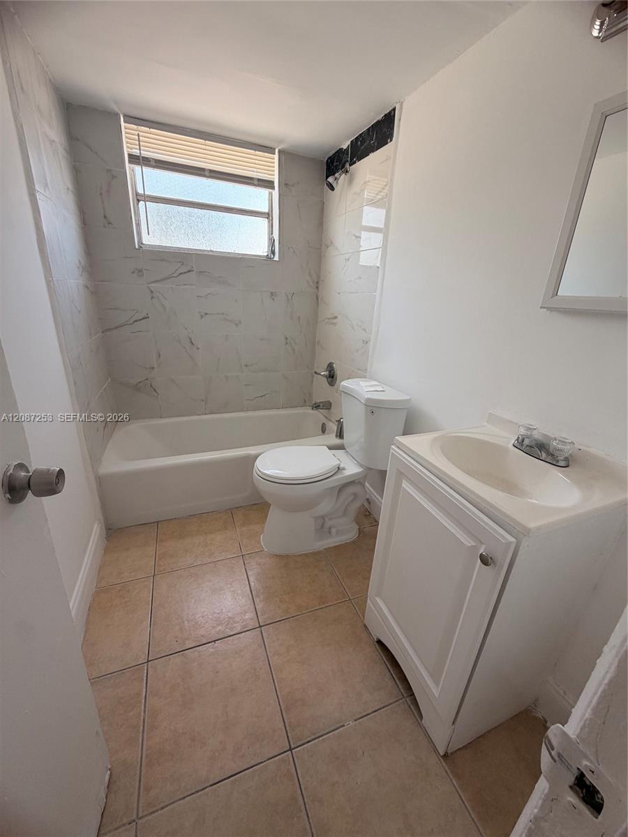 8450 NE Miami Ct # 5 — Photo 3
