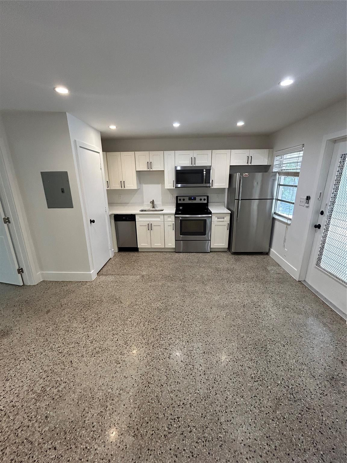 820 N Victoria Park Road # 4 — Photo 3