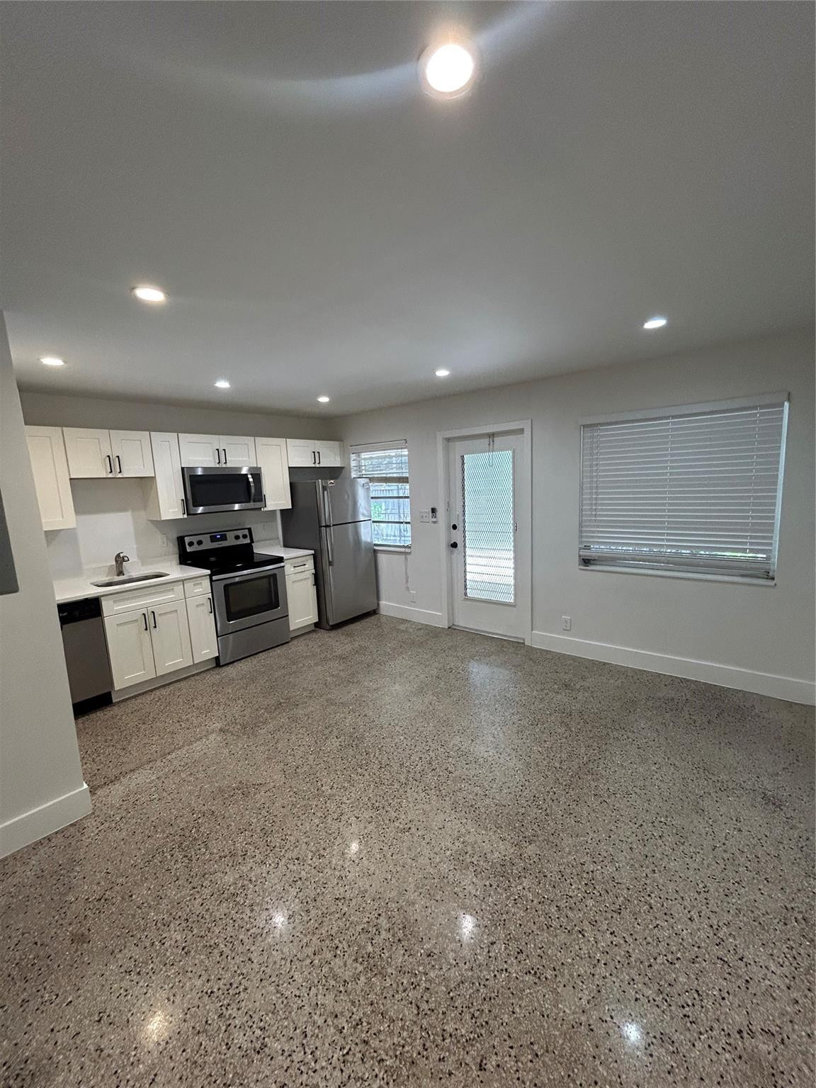 820 N Victoria Park Road # 4 — Photo 4