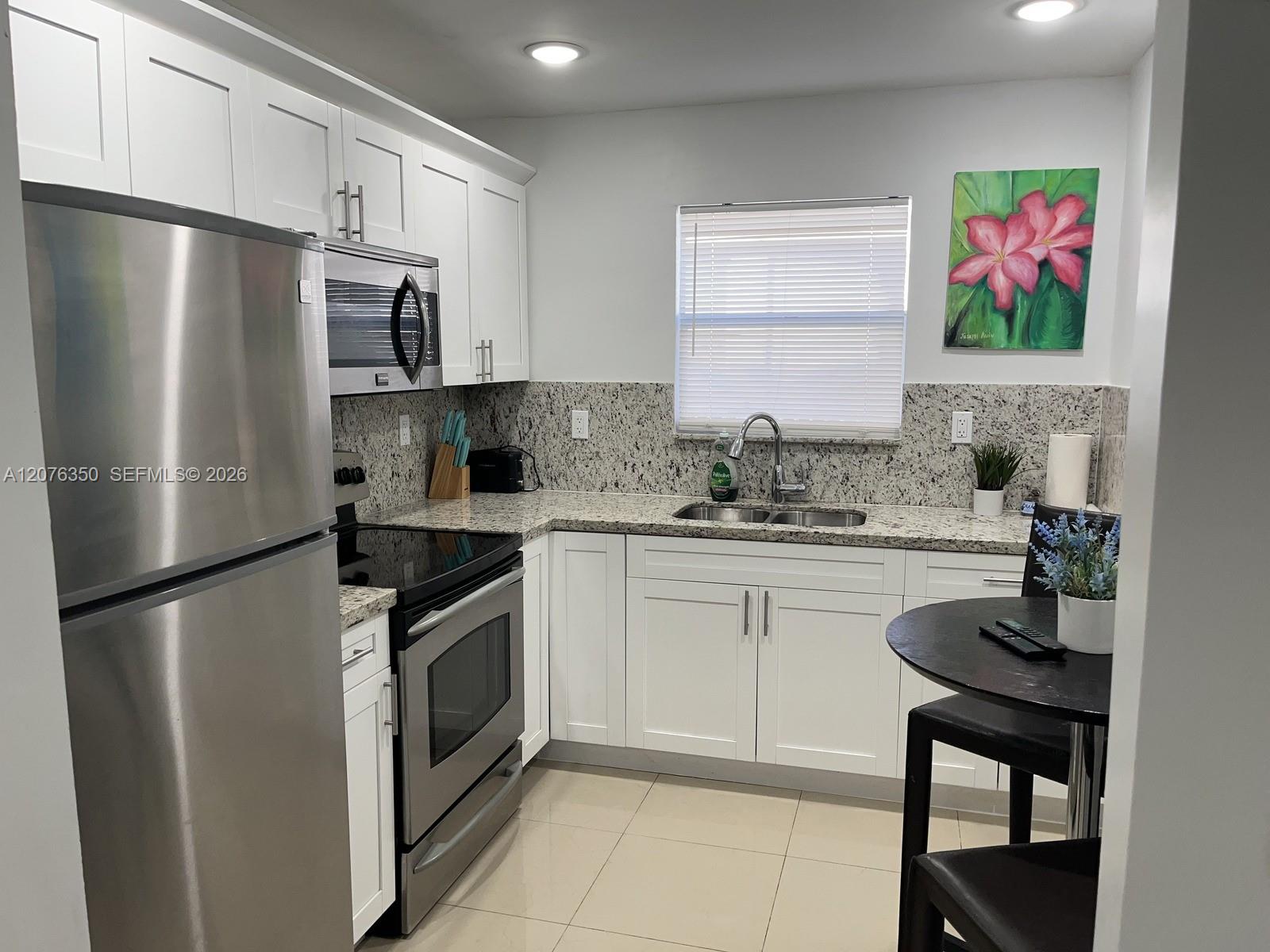 1723 Wiley St — Photo 2