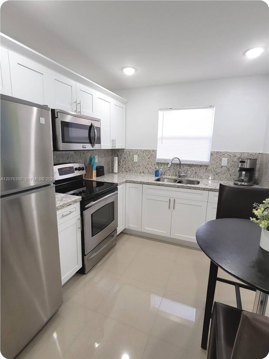 1723 Wiley St — Photo 3