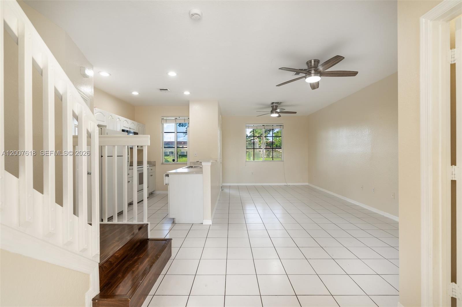 6051 SW 19th Pl — Photo 2