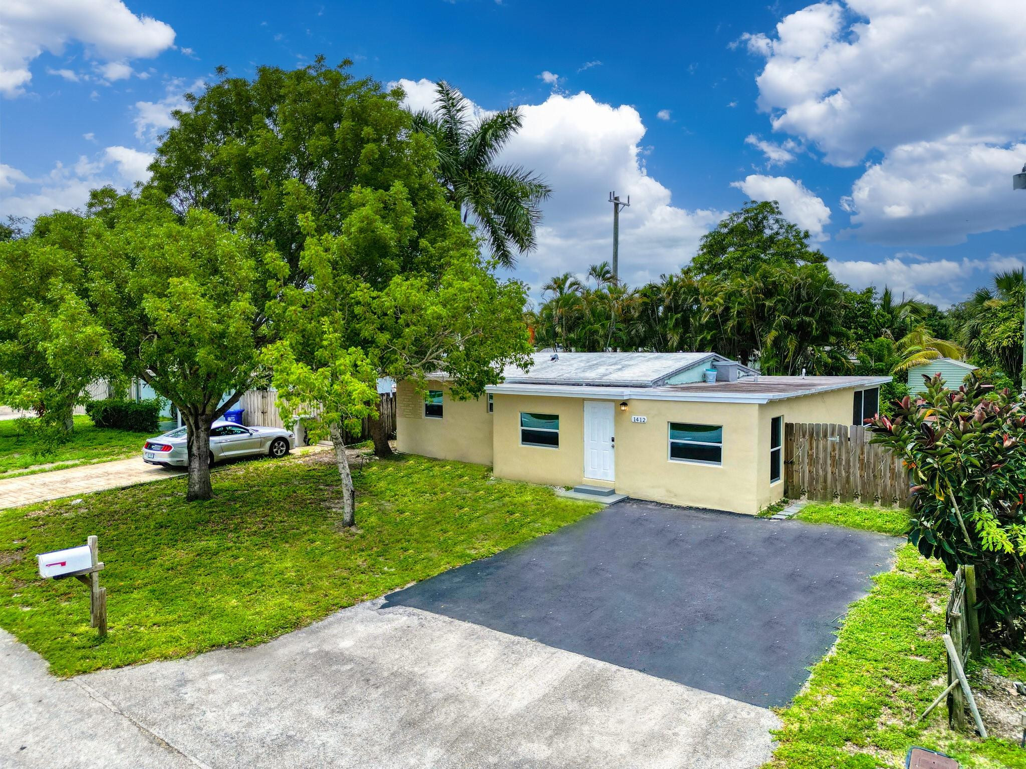 1412 NE 25th Court — Photo 4