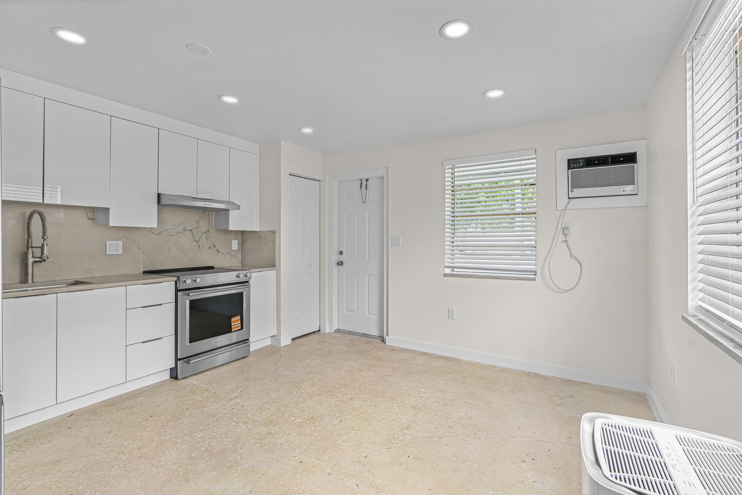 2865 SW 16TH Street # 5 — Photo 3