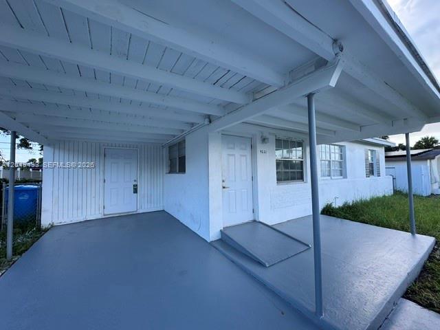 4221 SW 39th St — Photo 2