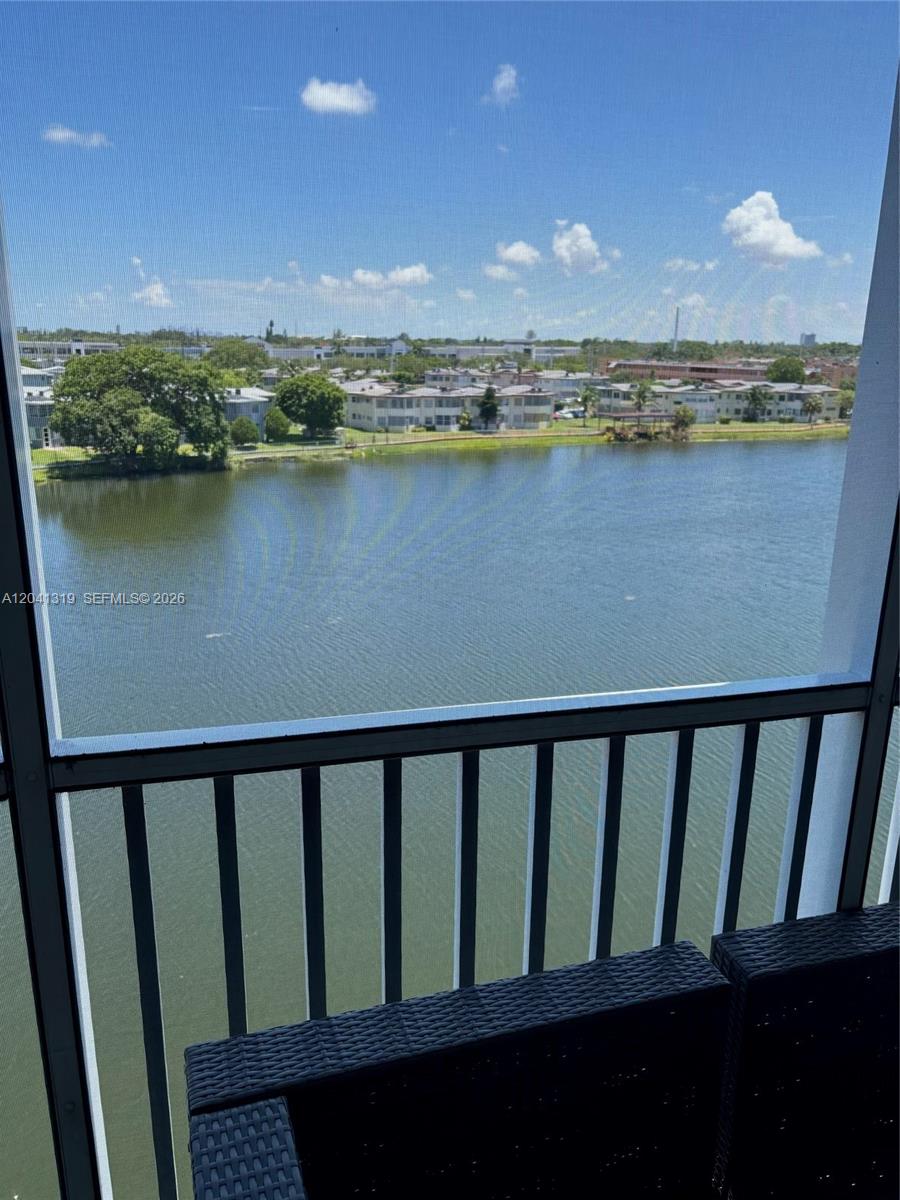 1750 NE 191st St # 4, Miami FL 33179