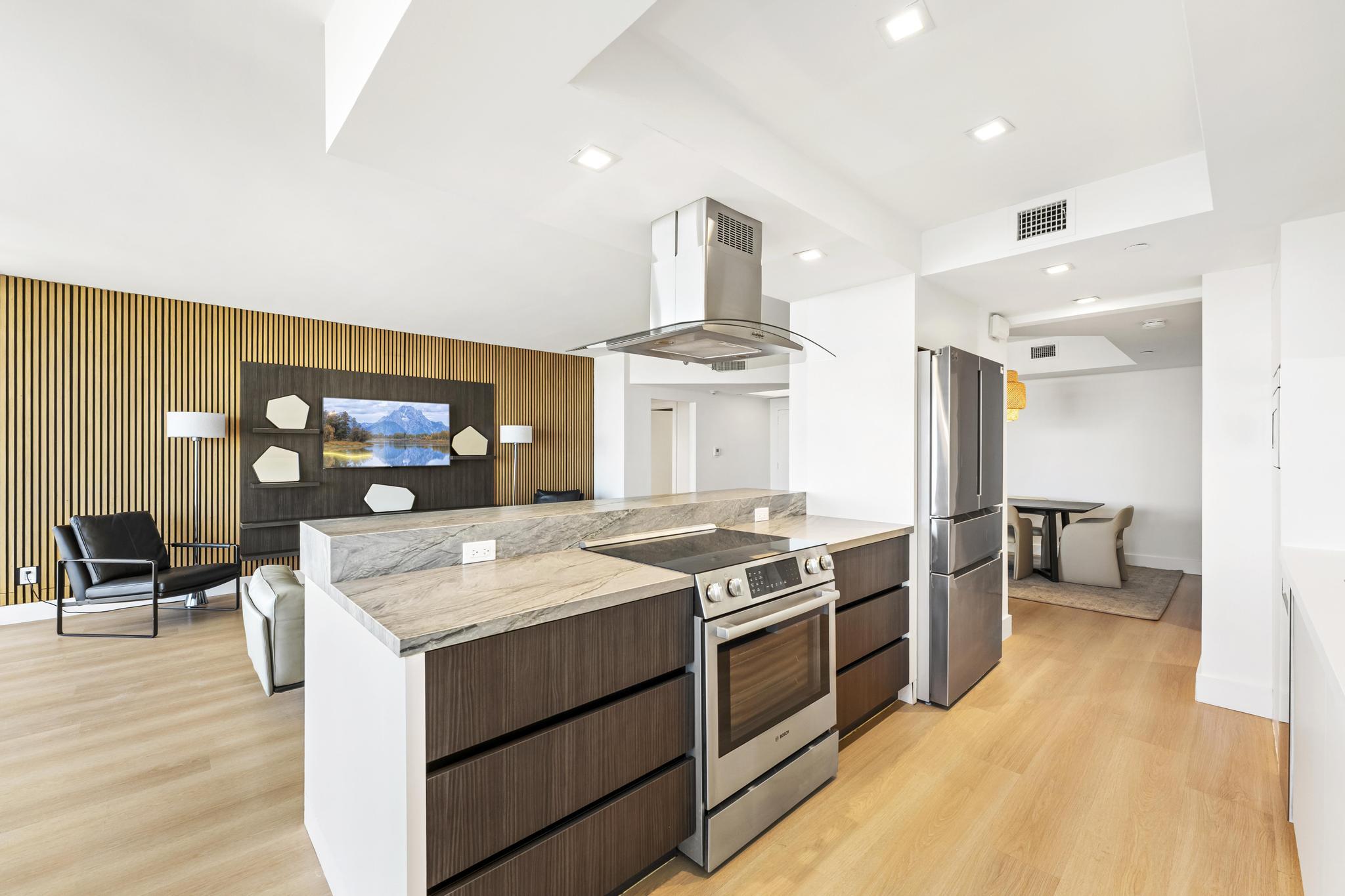2000 ISLAND Boulevard # 903 — Photo 3
