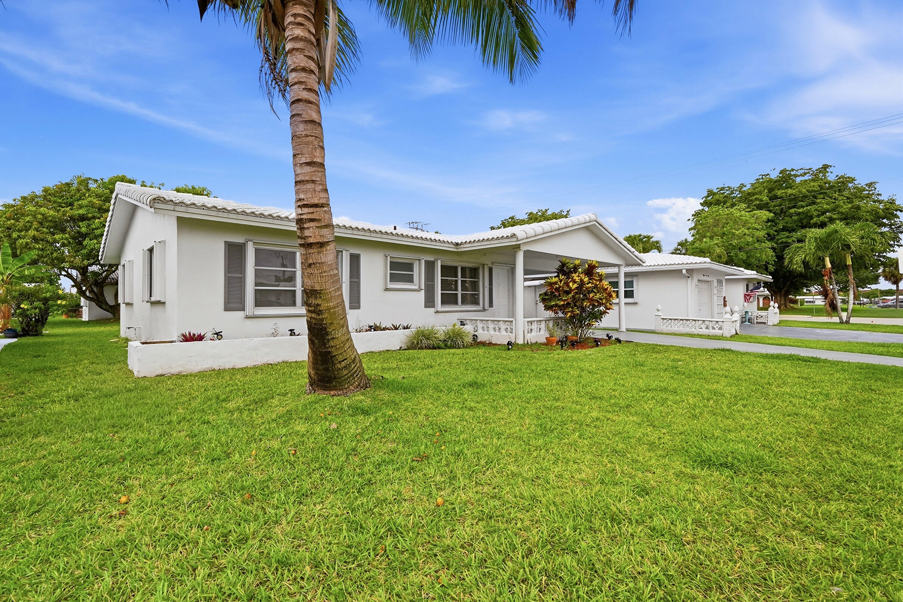 8410 NW 59th Place — Photo 3