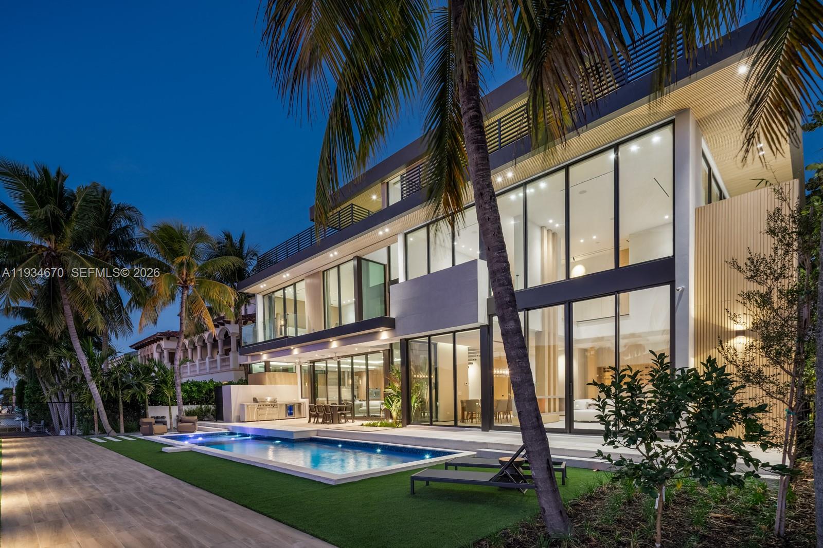 641 Flamingo Dr — Photo 3