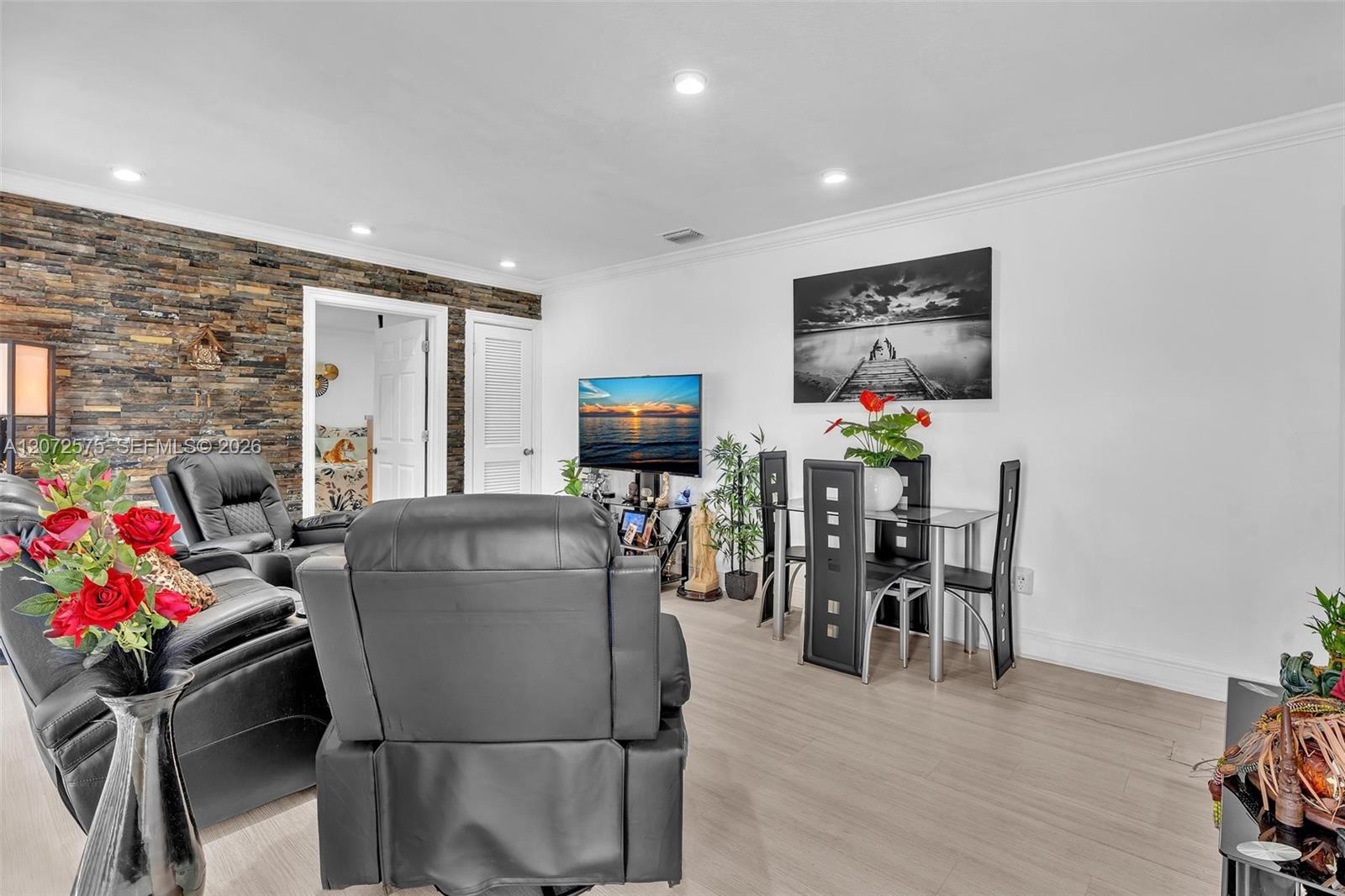 340 W 55th St — Photo 4