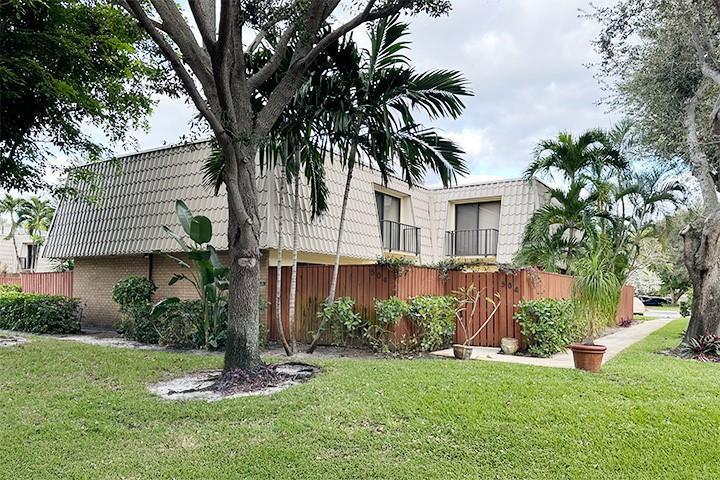 1700 Embassy Drive # 504, West Palm Beach FL 33401