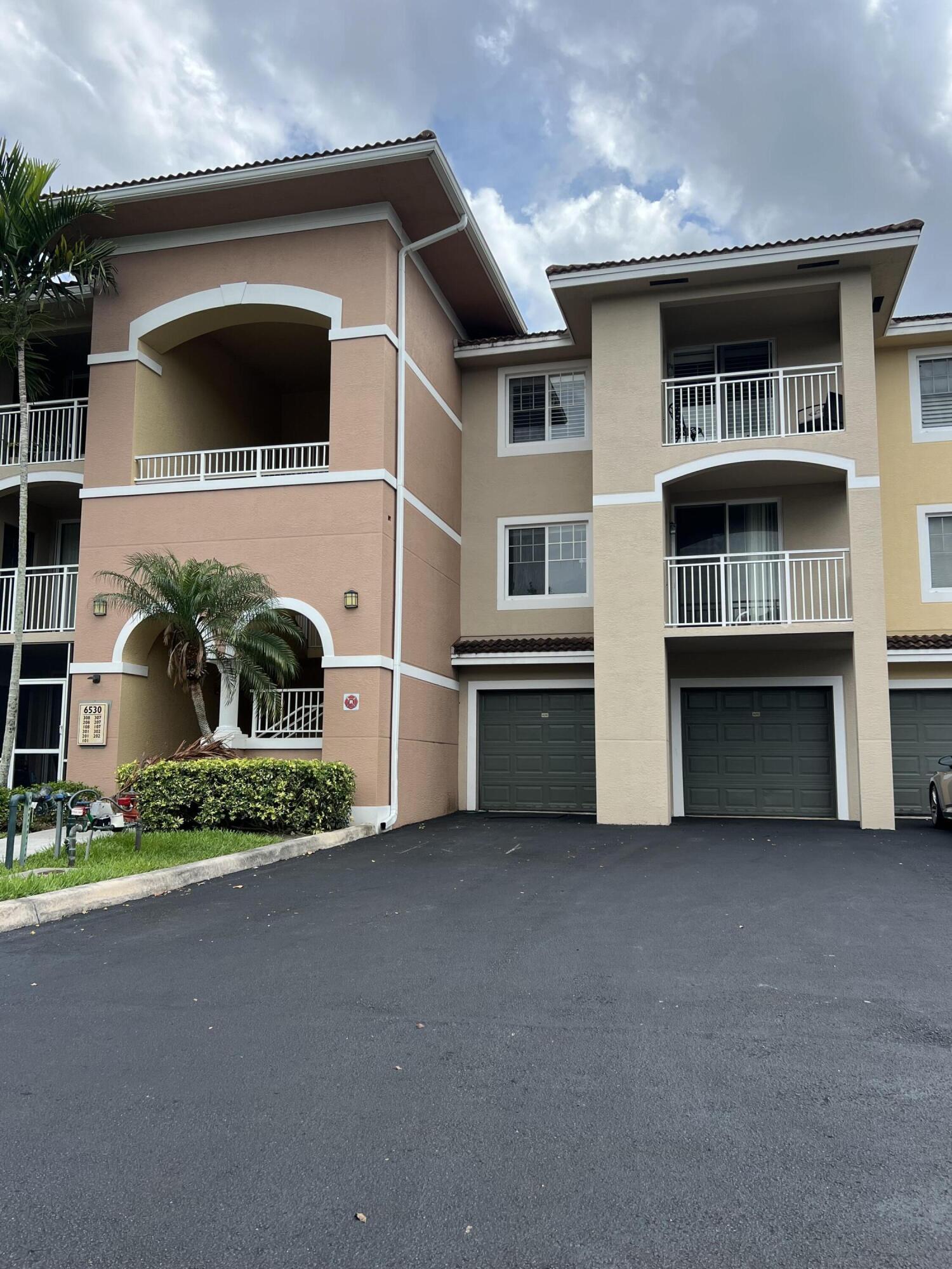 6394 EMERALD DUNES Drive # 202, West Palm Beach FL 33411