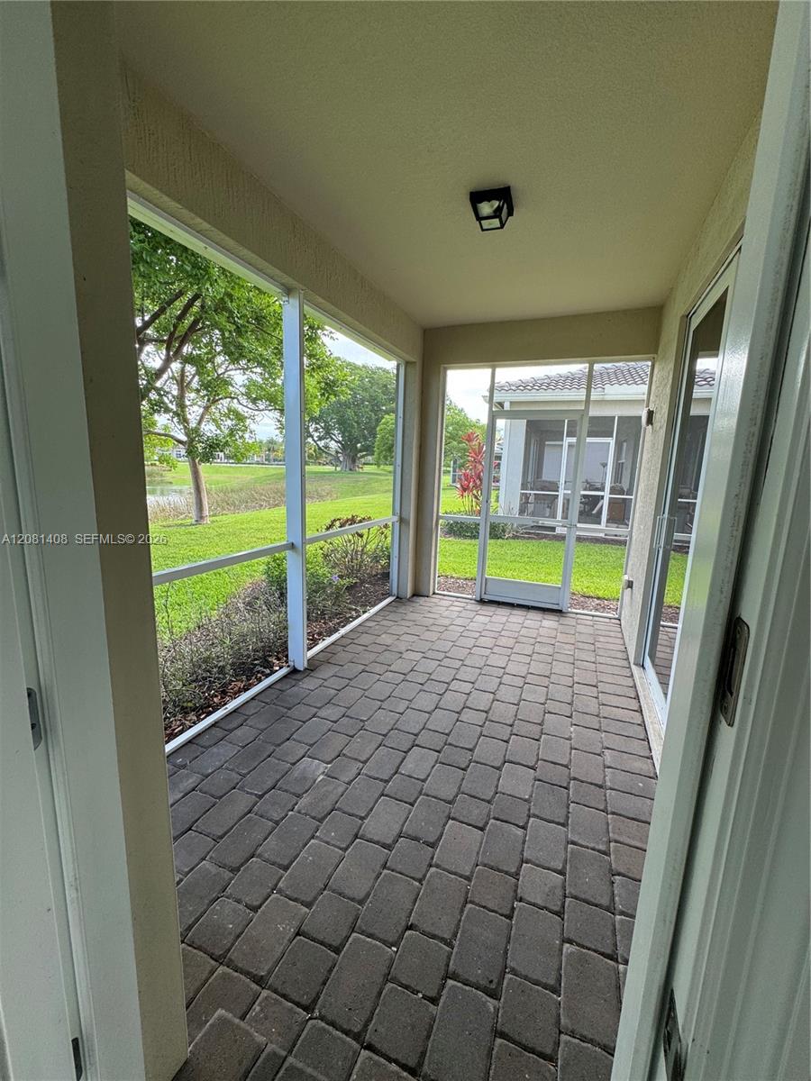 4729 Greenway Dr — Photo 2