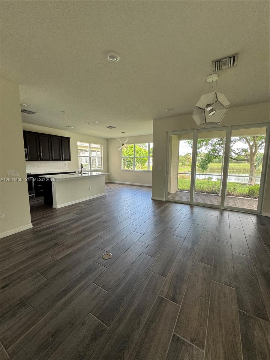 4729 Greenway Dr — Photo 5