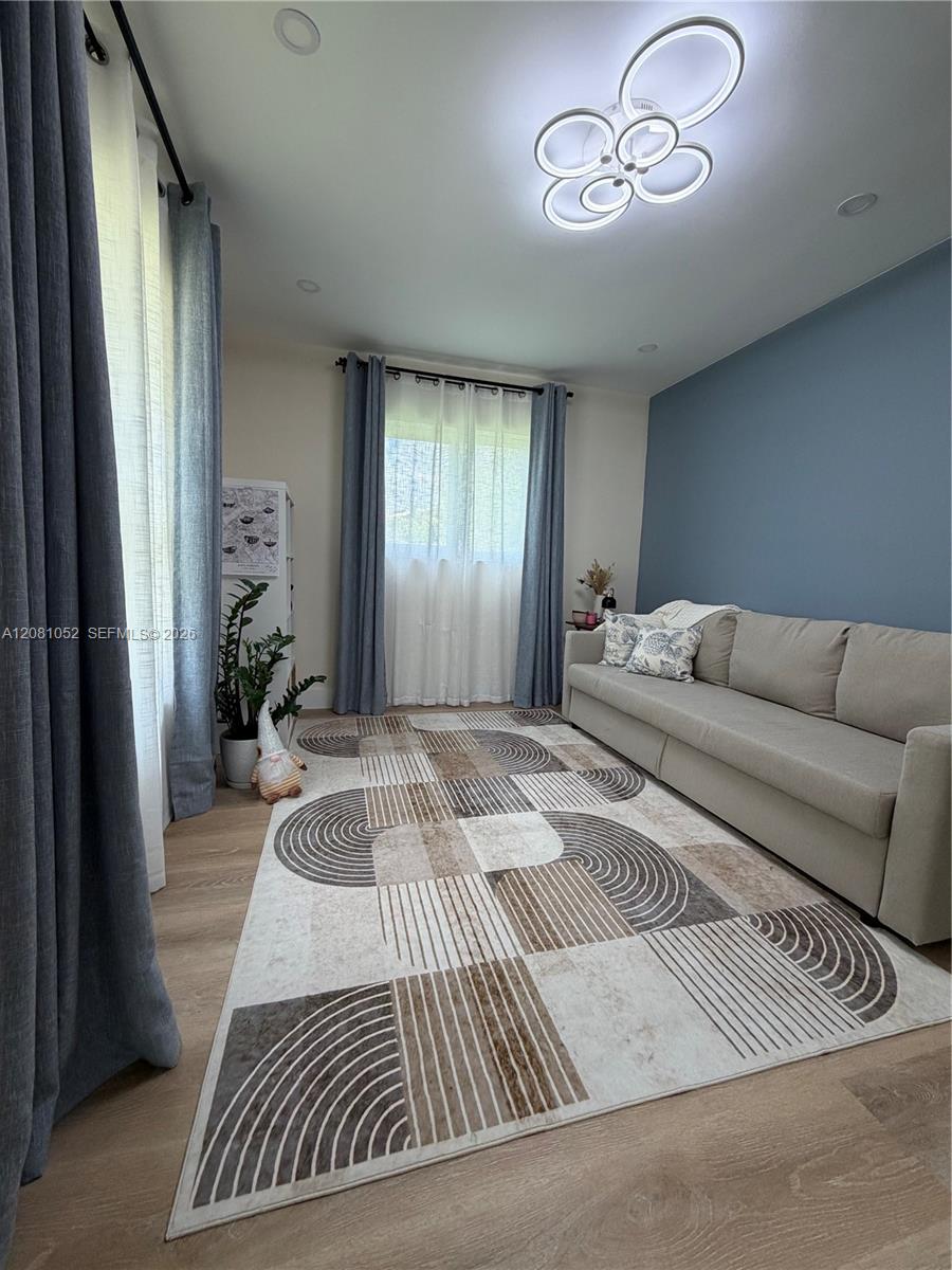 8203 NW 37th St — Photo 4