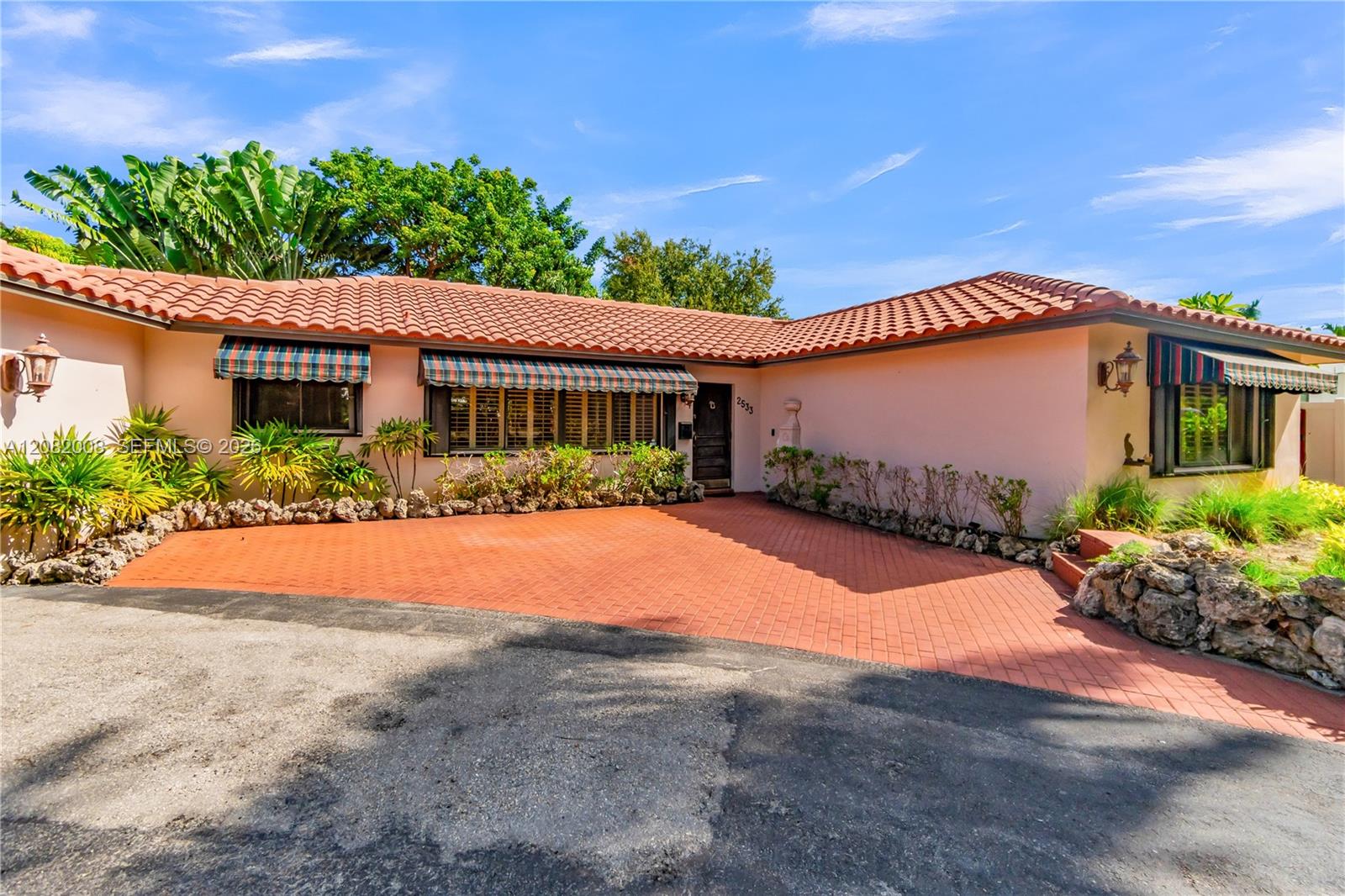 2533 NE 35th Dr — Photo 3