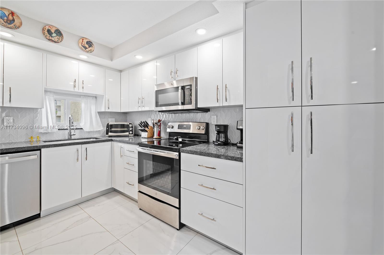 711 S Hollybrook Dr # 109 — Photo 5