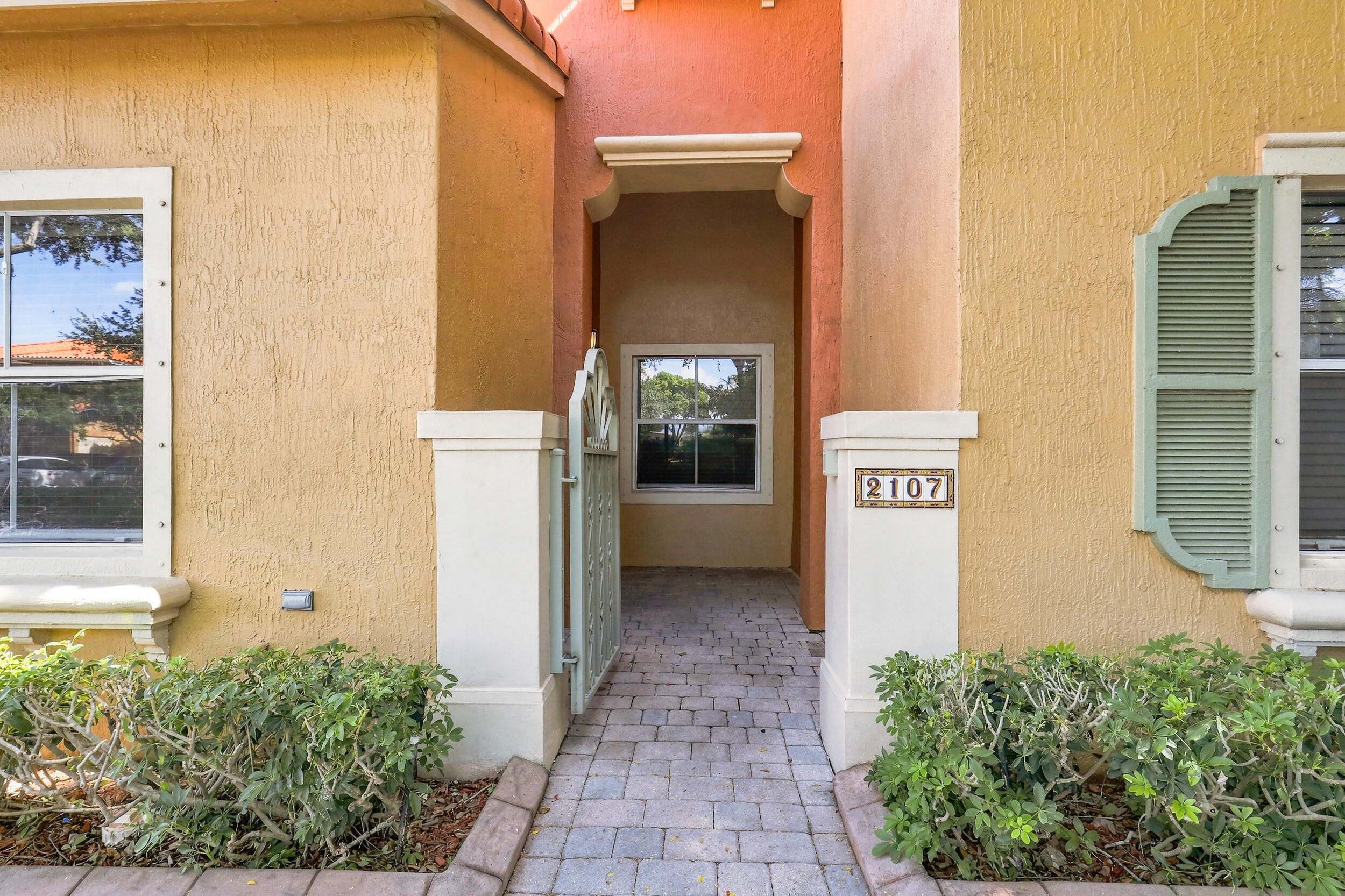 2107 Anchor Court — Photo 3