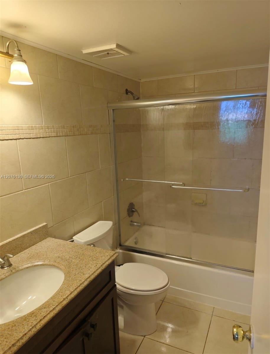 1269 SW 46th Ave # 2408 — Photo 4