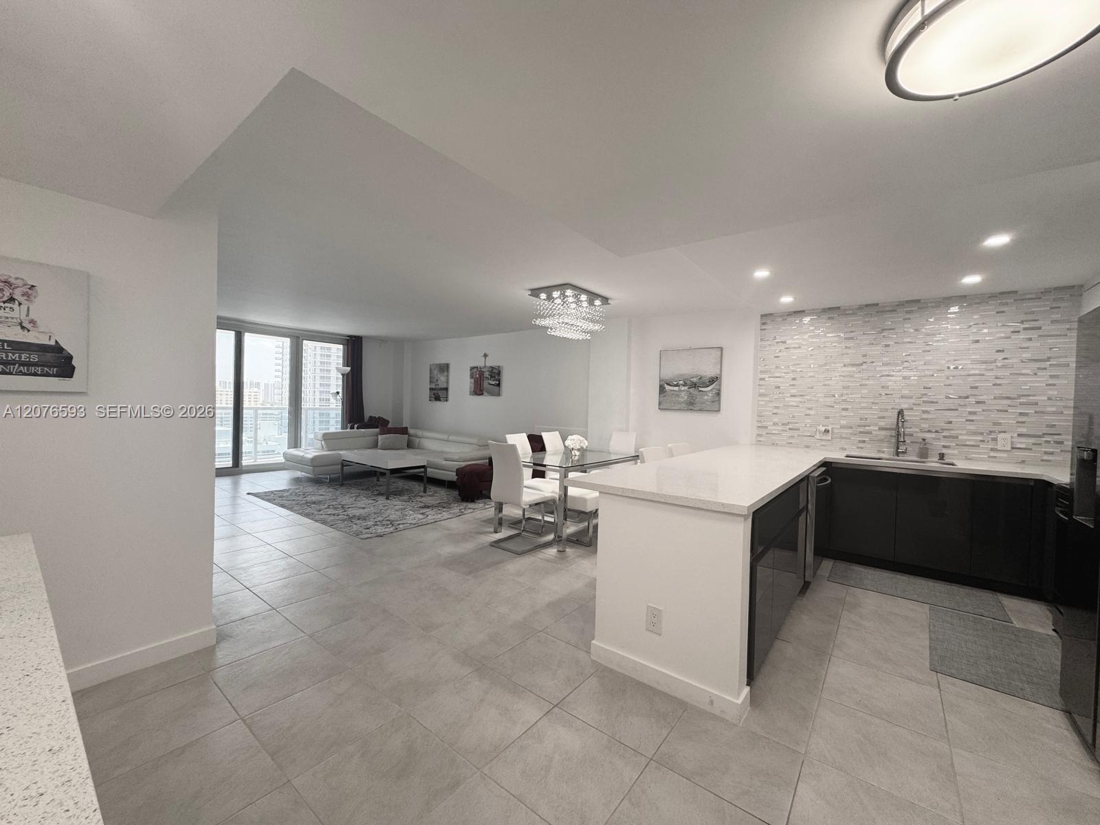 3800 S Ocean Dr # 1710 — Photo 2