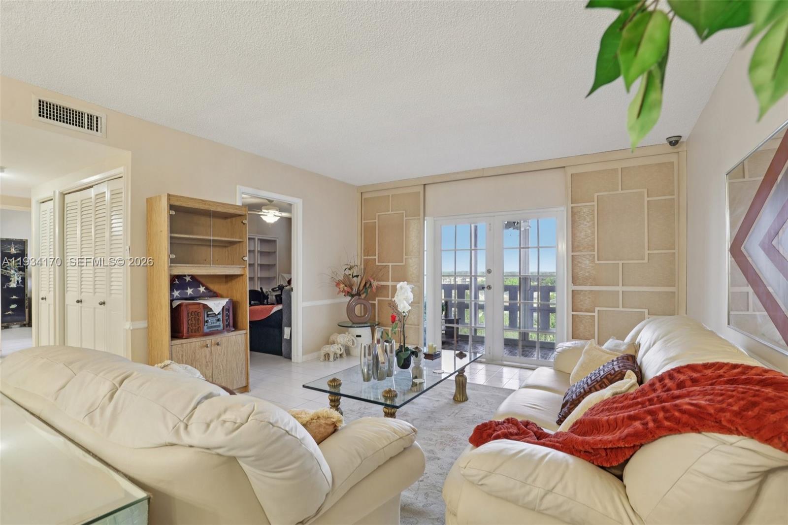 4350 Hillcrest Dr # 702 — Photo 2