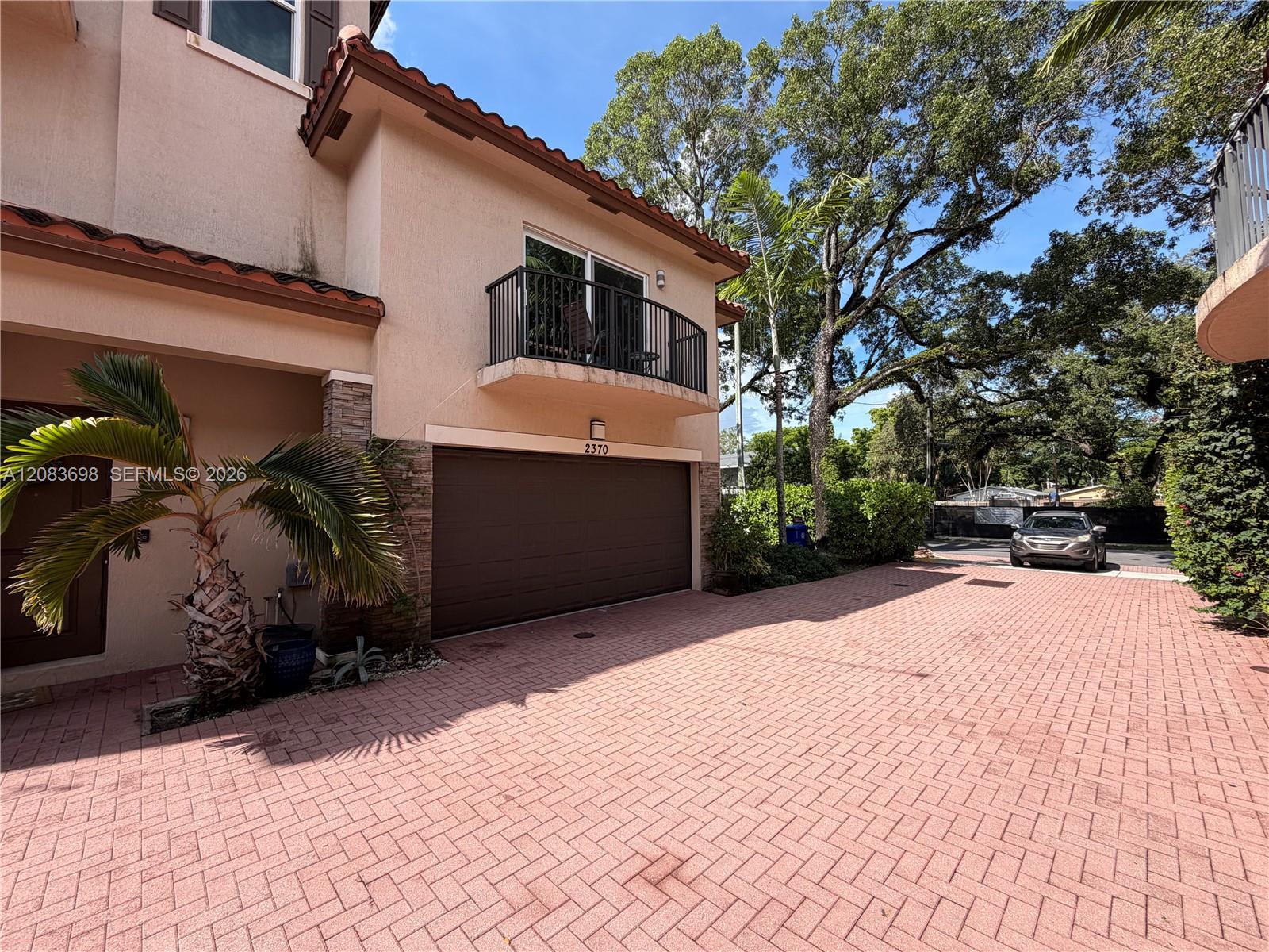 2370 SW 18th Ave — Photo 2
