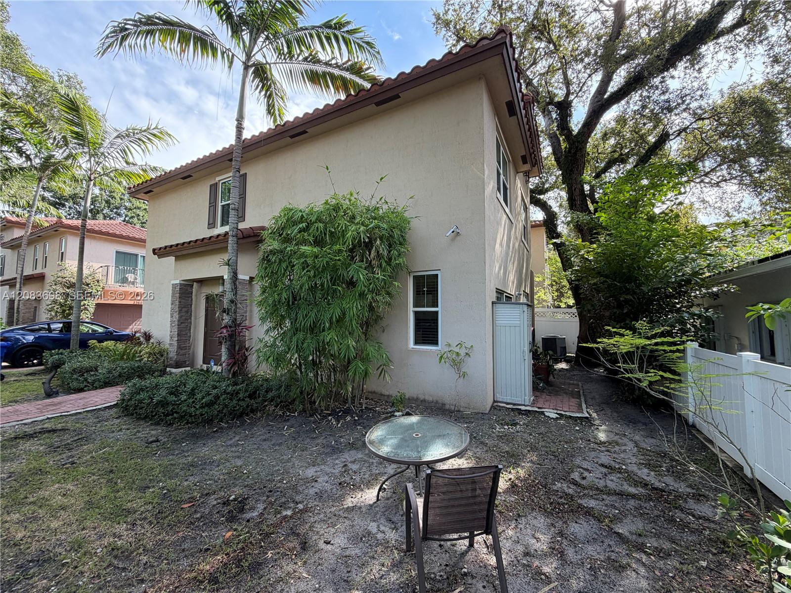2370 SW 18th Ave — Photo 4