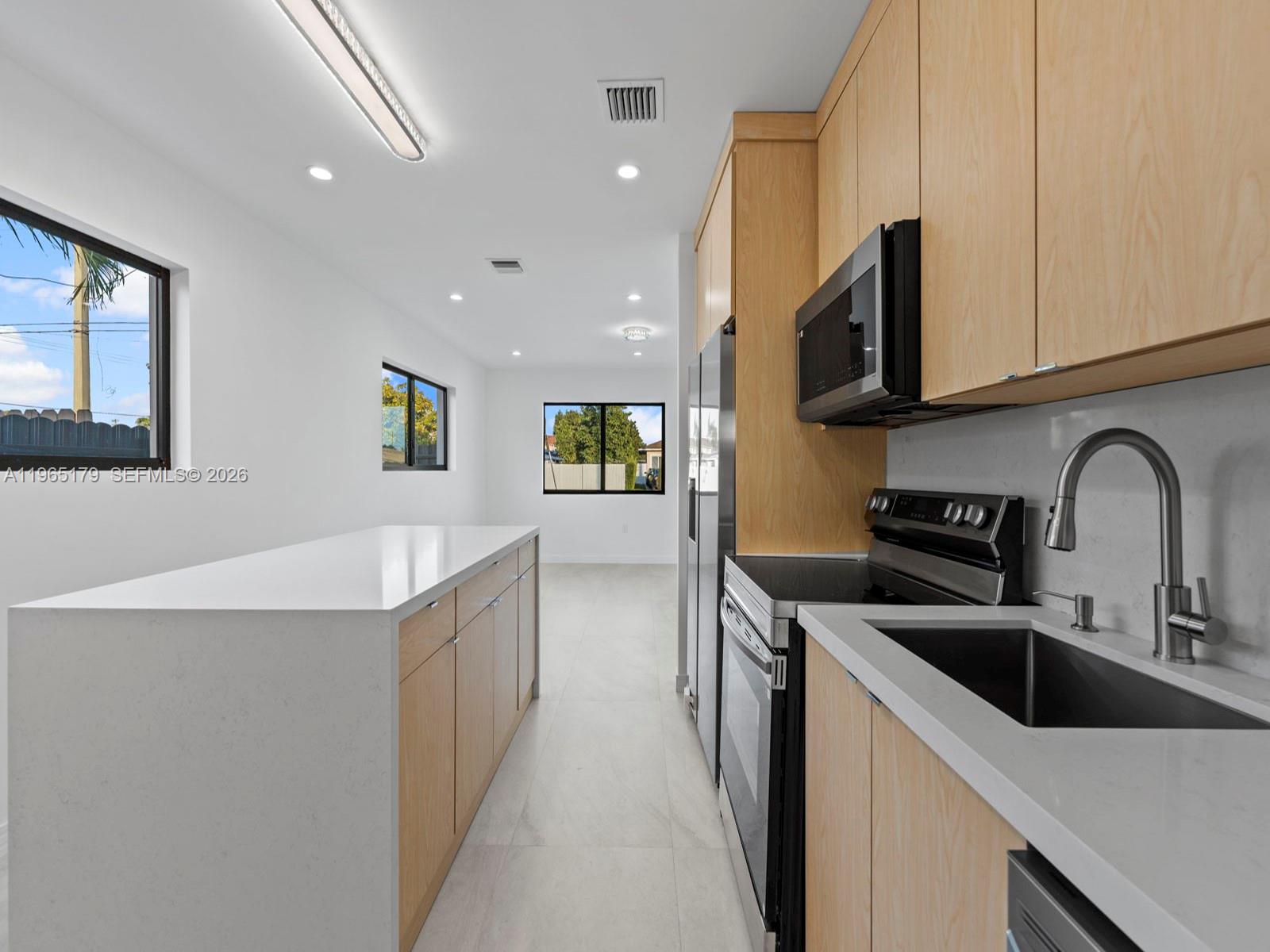 3620 SW 92nd Ave — Photo 5