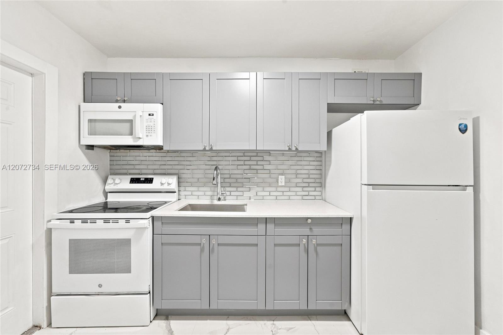 219 NW 10th Ave APT 2 — Photo 4