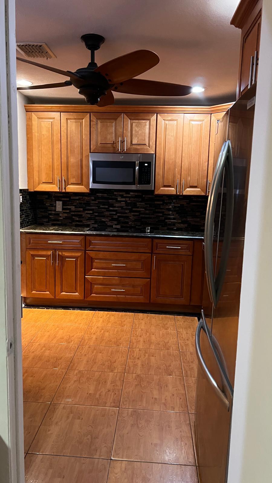 379 SW 34th Terrace — Photo 3