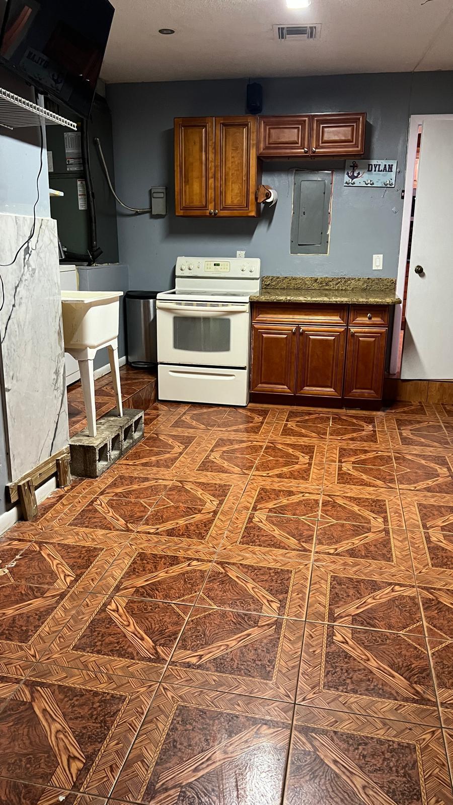 379 SW 34th Terrace — Photo 5