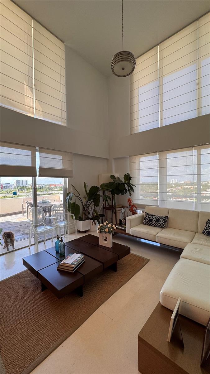 2400 SW 27th Ave # 4 — Photo 2