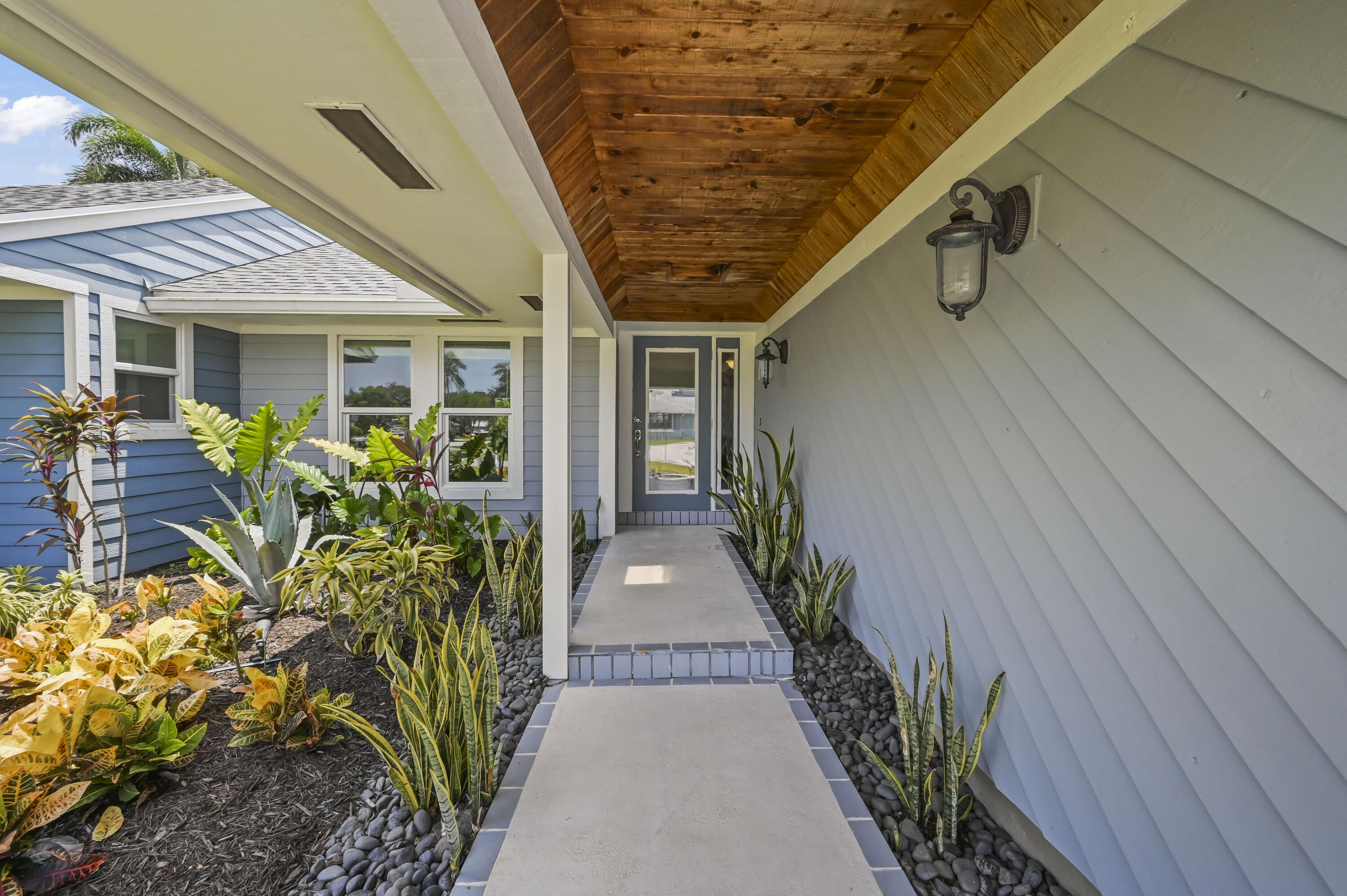 1102 Kriss Lane — Photo 4
