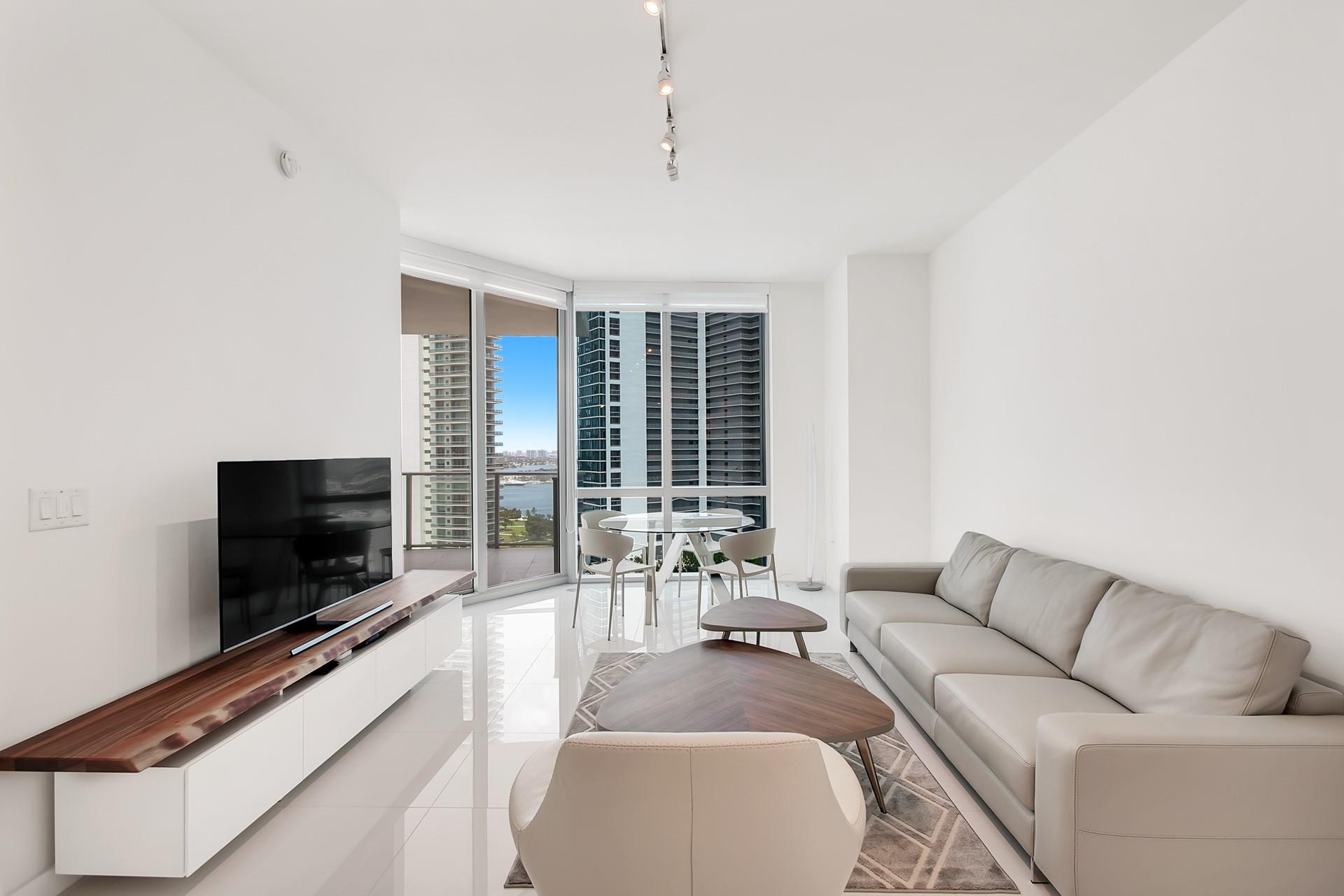 851 NE 1st Avenue # 2005, Miami FL 33132