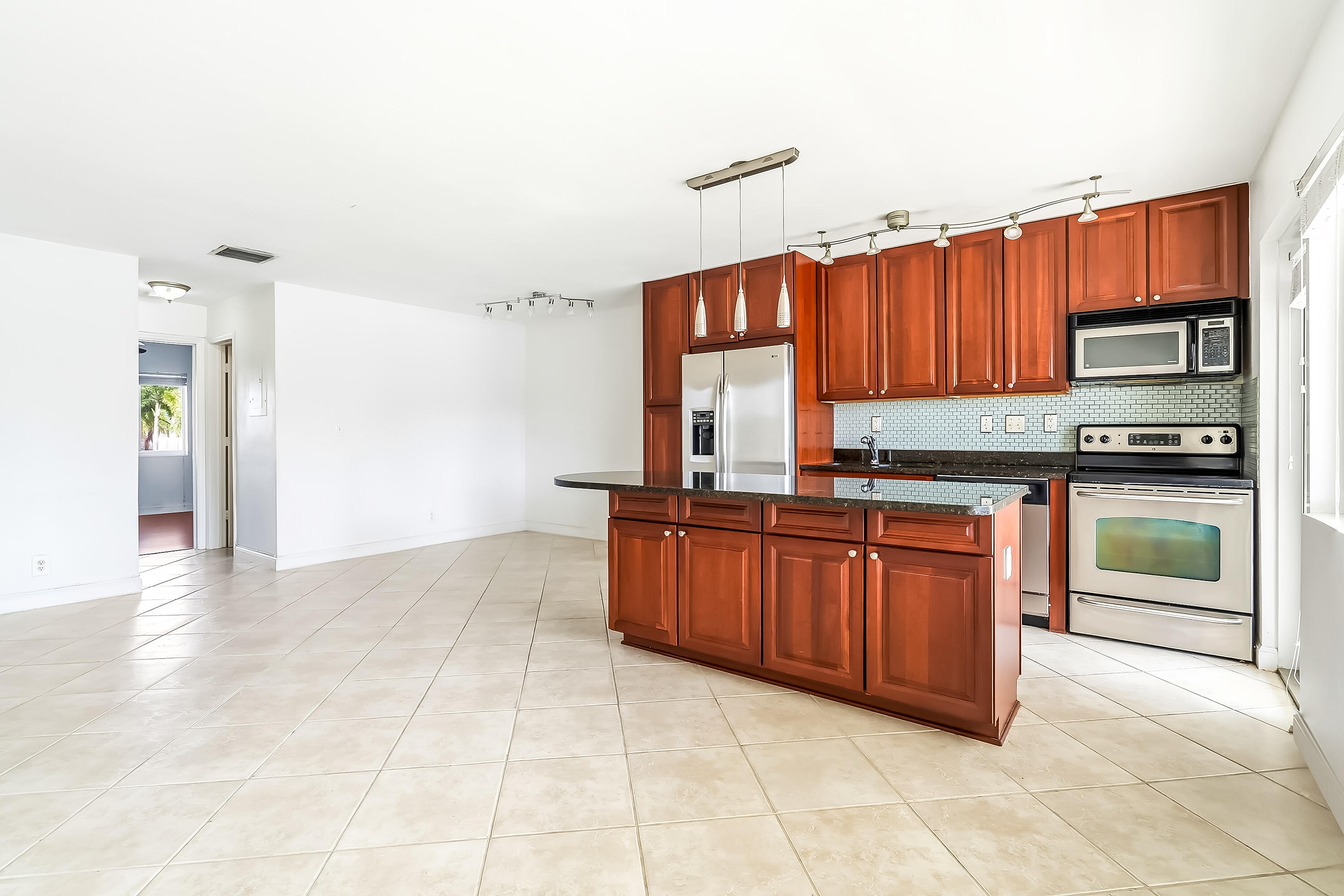 2895 NE 32ND Street # 207, Fort Lauderdale FL 33306