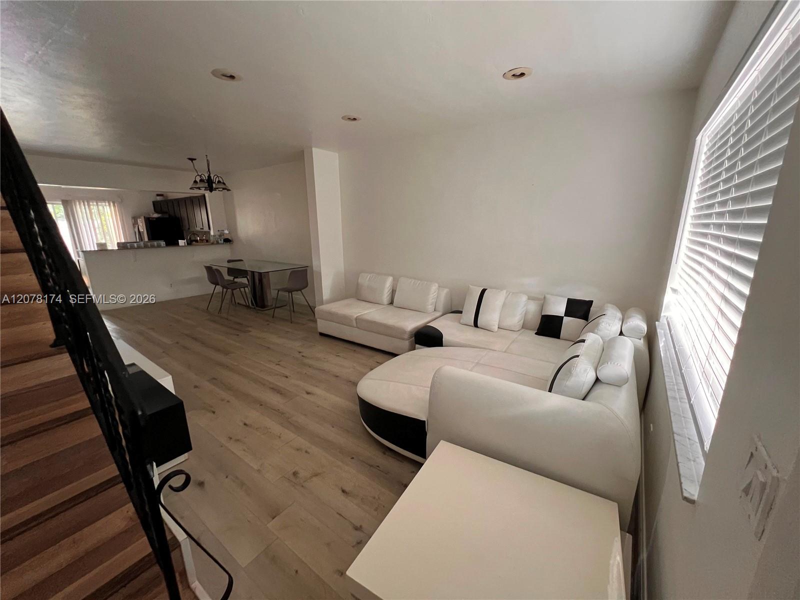 2442 SW 58 — Photo 3