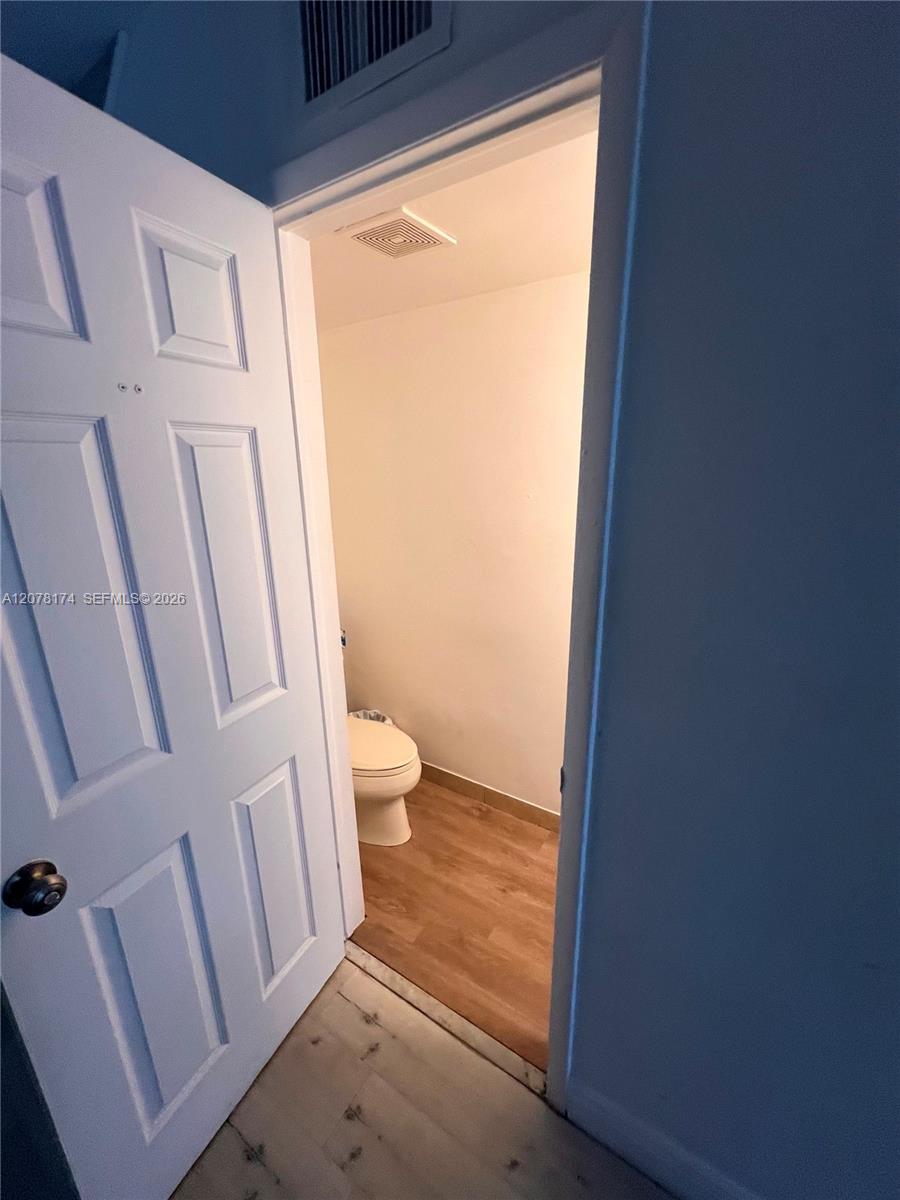 2442 SW 58 — Photo 5