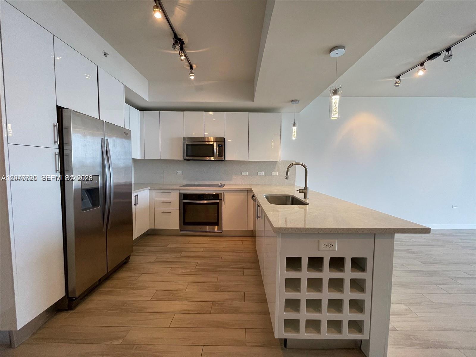 999 SW 1st Ave # 2109 — Photo 5