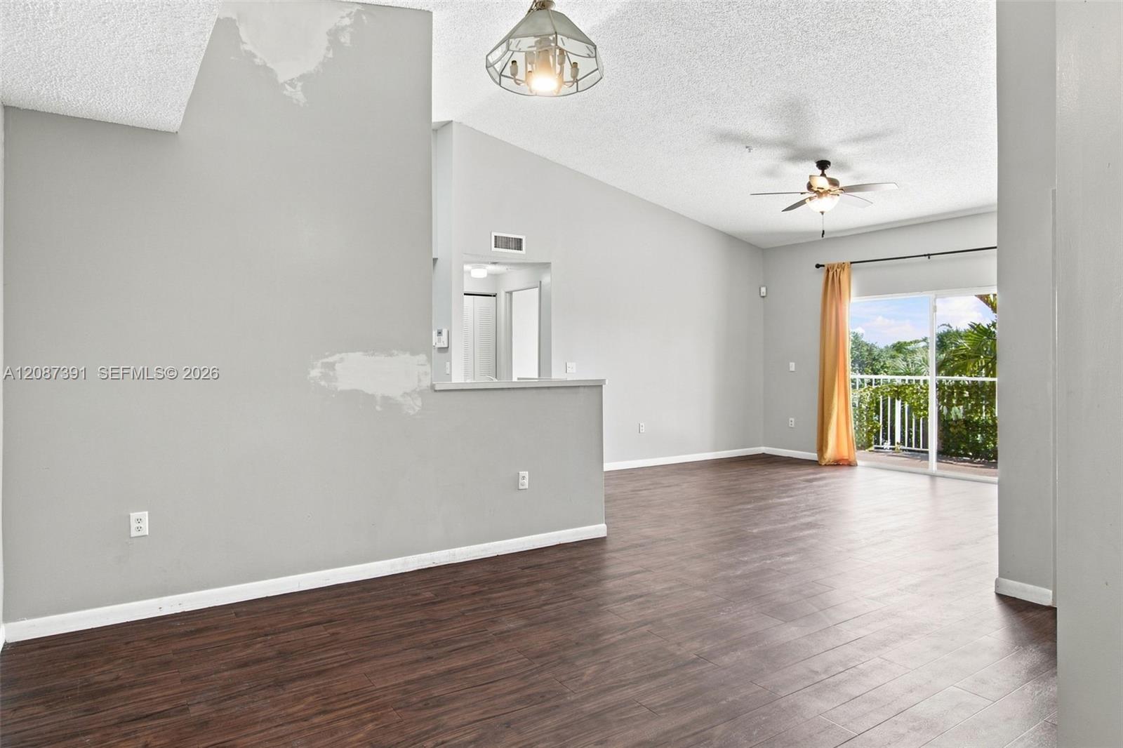 6976 SW 39th St # G304 — Photo 2