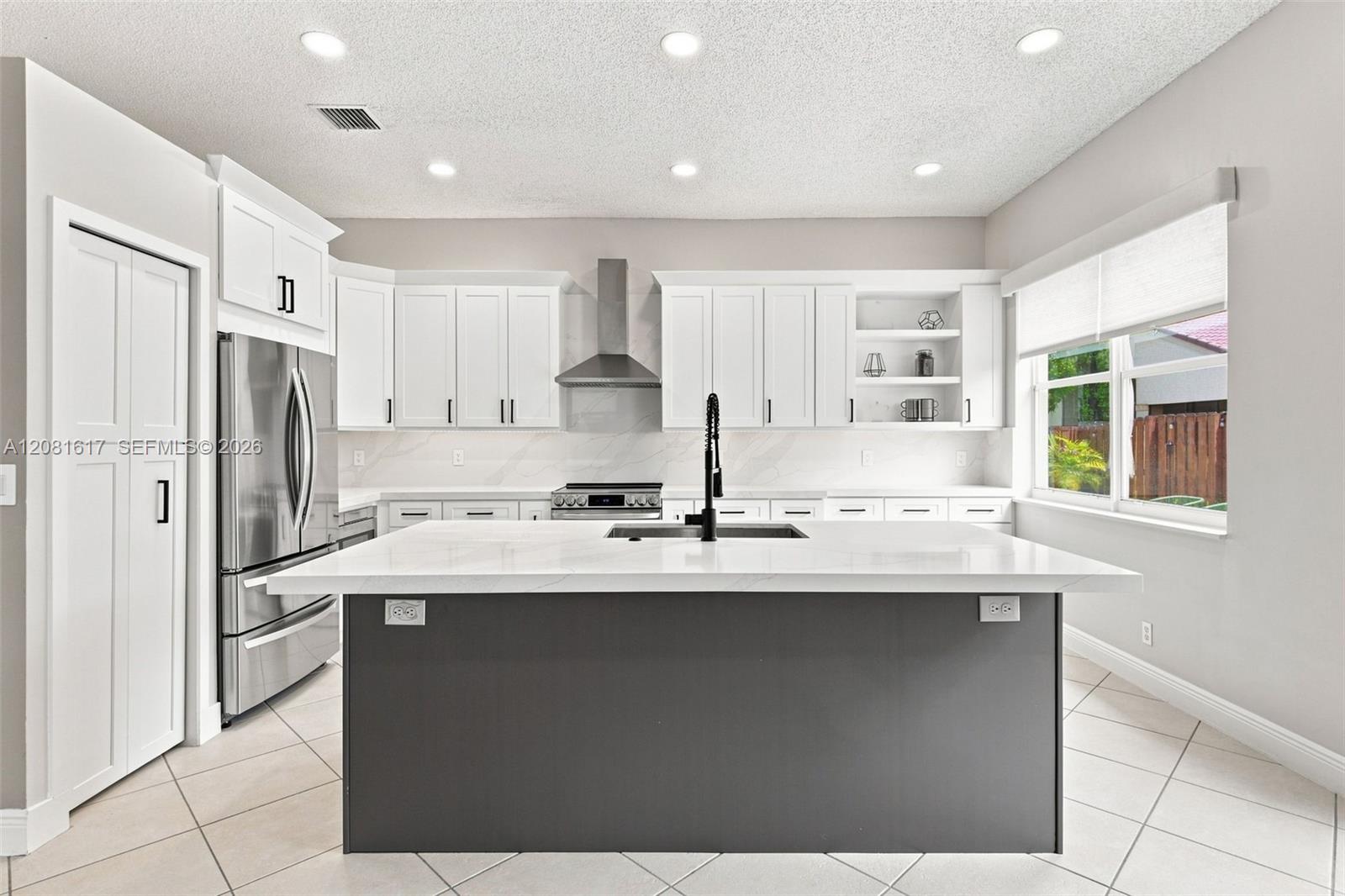 1521 SW 194th Ter — Photo 5