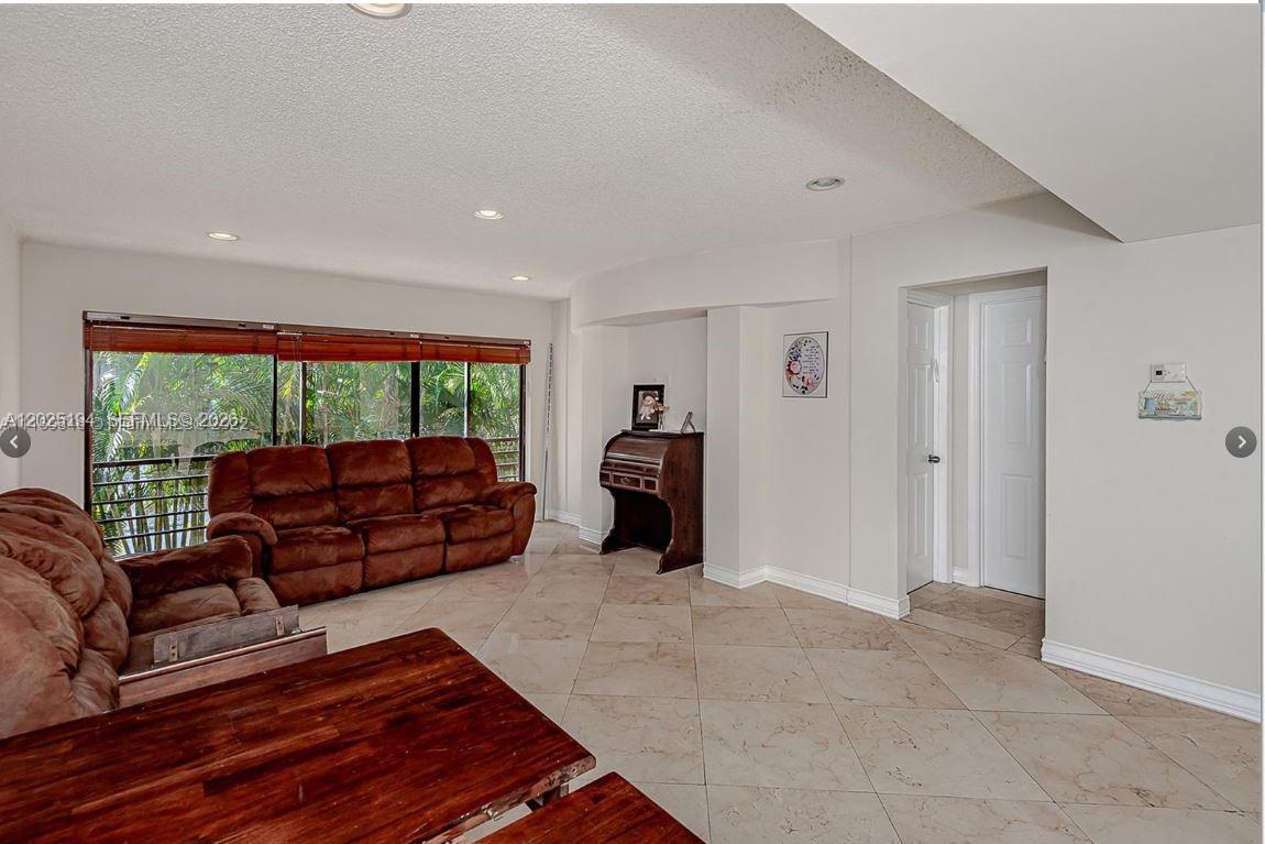 4000 N Hills Dr # 29 — Photo 2