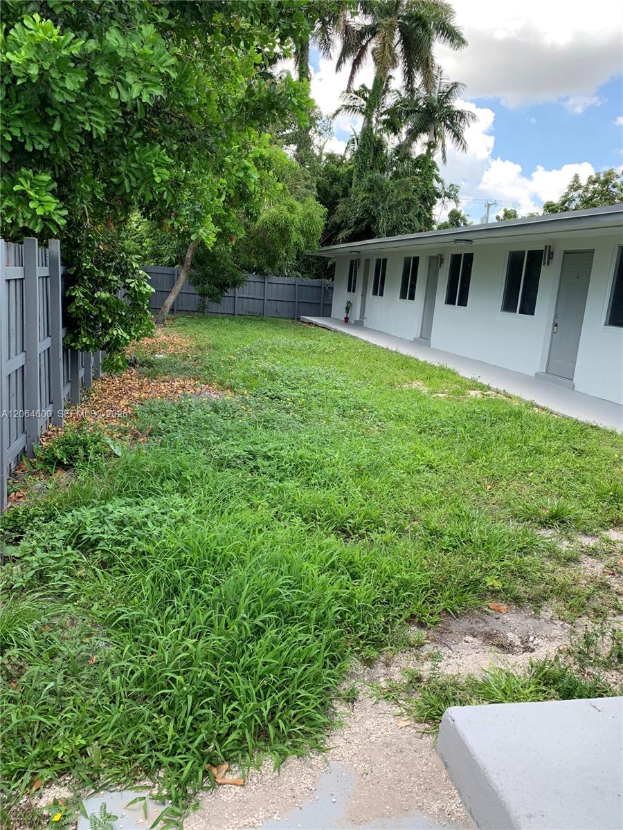 214 SE 8th St # 3, Hallandale Beach FL 33009