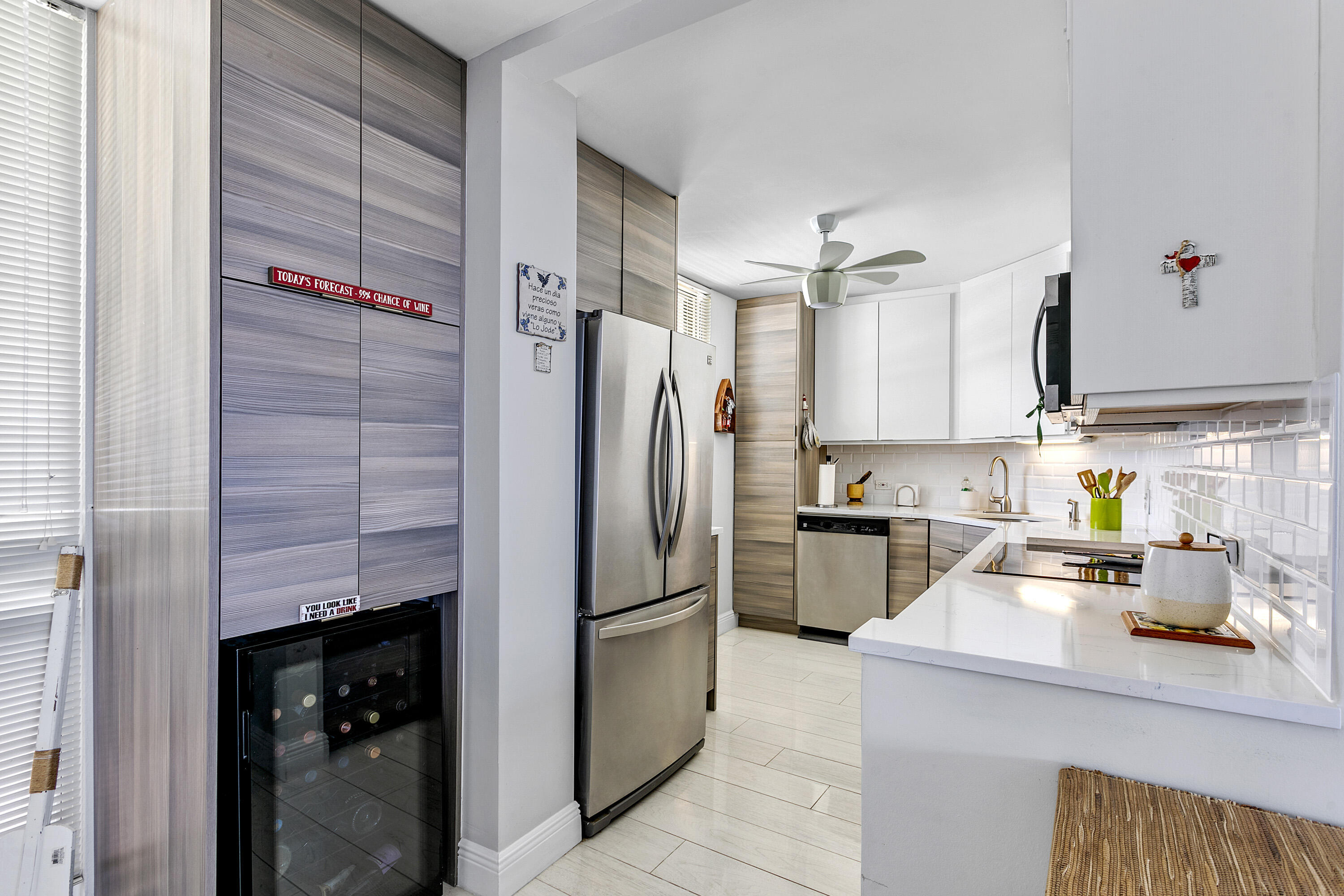 132 LAKESHORE Drive # 220 — Photo 4