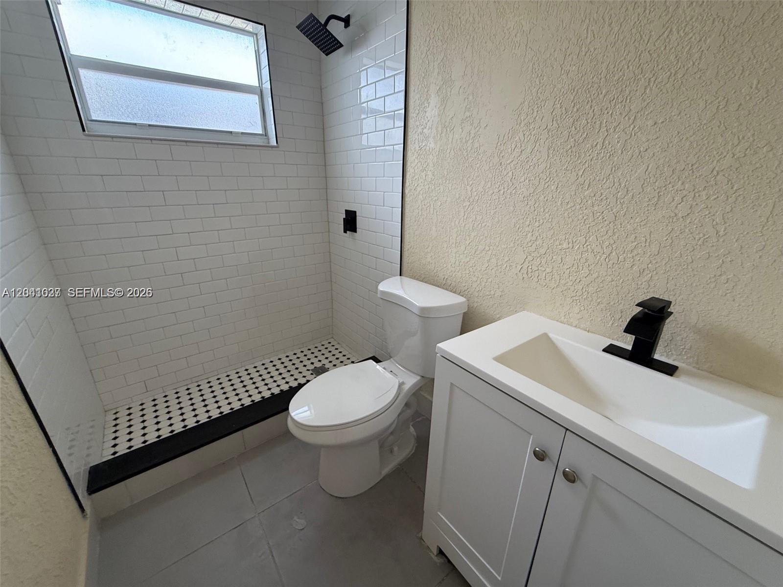 2339 NW 35th St - Efficiency — Photo 5