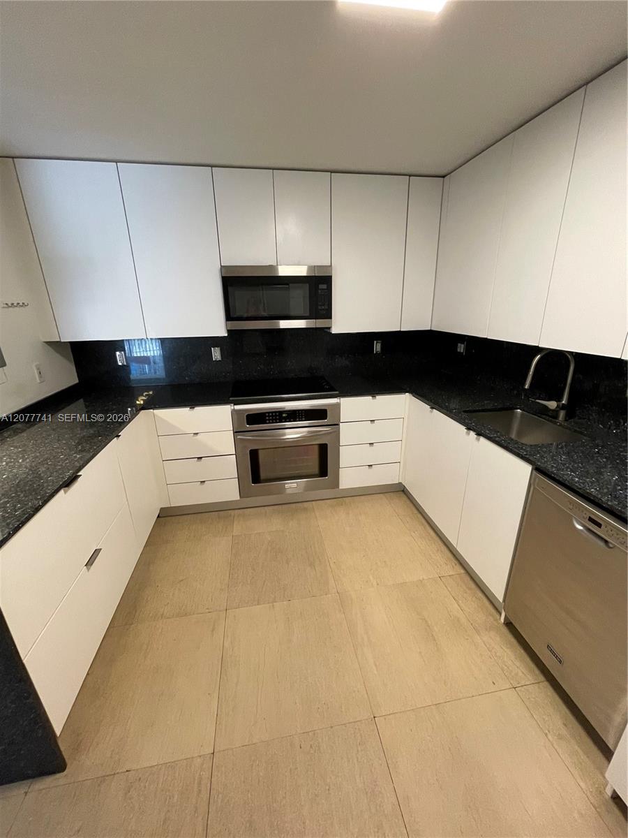 1450 Brickell Bay Dr # 1015 — Photo 5