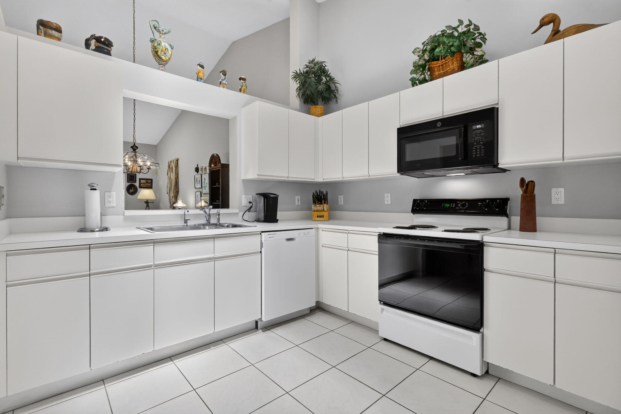7223 Summer Tree Drive — Photo 4